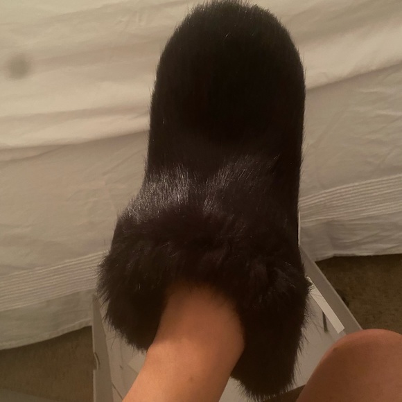 UGG Amary Faux Fur Slipper Bootie - Picture 4 of 9